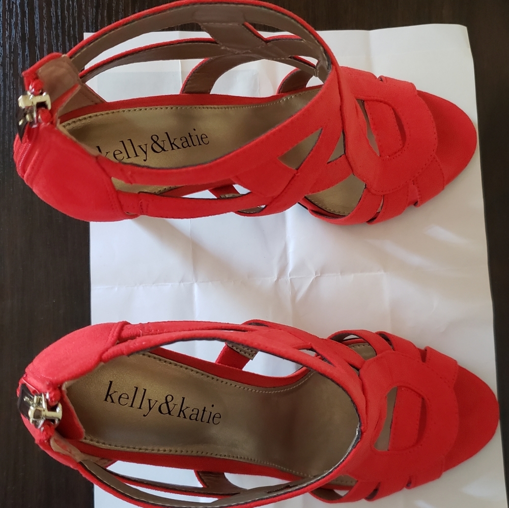 Red Sandals - Picture 4 of 4